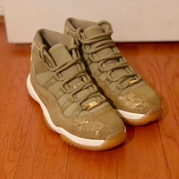 Air Jordan 11 Retro Womens “Olive Lux” - Picture 1 of 5
